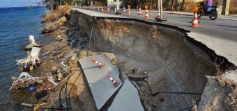 Αποκόλληση- υποχώρηση τμήματος οδοστρώματος στο 28ο χλμ. της Π.Ε.Ο. Κορίνθου-Πατρών στην περιοχή του  Μελισσίου  Κορινθίας.