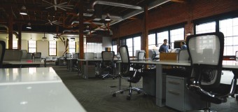 ΕΡΩΤΗΣΗ | Χιλιάδες επιχειρήσεις και επαγγελματίες εγκαταλείπουν την Ελλάδα